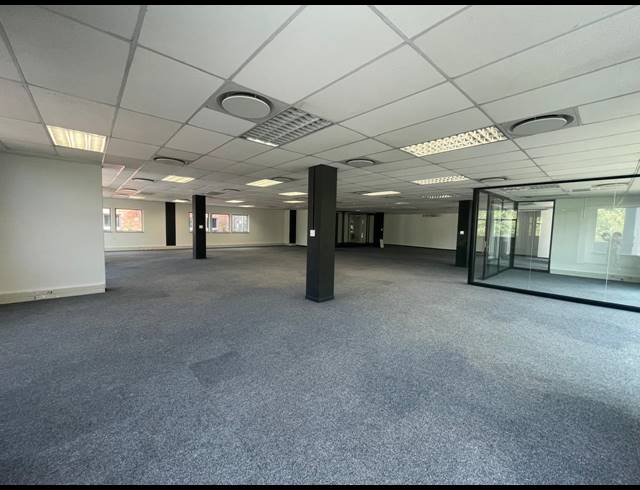 369M² OFFICE TO LET IN BRYANSTON